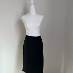 NWT theory pencil skirt, black, size 10. Good Wool.